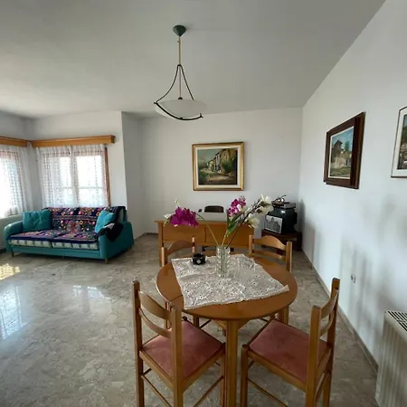 Holiday home Theamaronia *